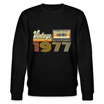 Vintage 1977 Kassette Mixtape - 43. Geburtstag - Stanley/Stella Unisex Bio-Sweatshirt CHANGER  - Schwarz - Vorne - Nik (191cm) & Marisol (170cm)