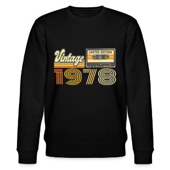 Vintage 1978 Kassette Mixtape - 42. Geburtstag - Stanley/Stella Unisex Bio-Sweatshirt CHANGER  - Schwarz - Vorne - Nik (191cm) & Marisol (170cm)