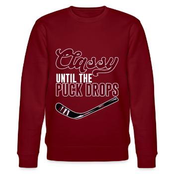 Classy Until The Puck Drops 2 - Stanley/Stella Unisex Bio-Sweatshirt CHANGER  - Burgunderrot - Vorne - Nik (191cm) & Marisol (170cm)