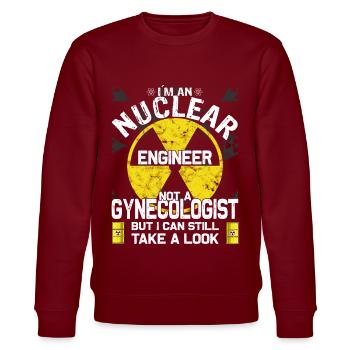 Kernkraft - Stolzer Nuklearingenieur - Stanley/Stella Unisex Bio-Sweatshirt CHANGER  - Burgunderrot - Vorne - Nik (191cm) & Marisol (170cm)