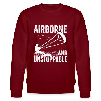 Kiteboarder Airborne Kite Surfer Kite Surfing - Stanley/Stella Unisex Bio-Sweatshirt CHANGER  - Burgunderrot - Vorne - Nik (191cm) & Marisol (170cm)