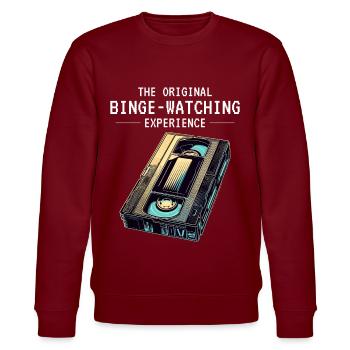 Retro VHS Kassette Nostalgisches 80er Jahre Binge-Watching - Stanley/Stella Unisex Bio-Sweatshirt CHANGER  - Burgunderrot - Vorne - Nik (191cm) & Marisol (170cm)