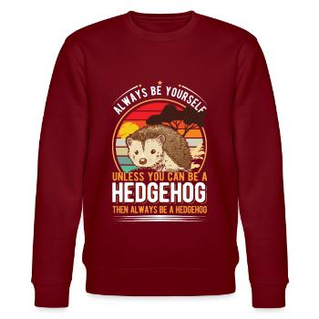 Igel Geschenk Hedgehog - Stanley/Stella Unisex Bio-Sweatshirt CHANGER  - Burgunderrot - Vorne - Nik (191cm) & Marisol (170cm)