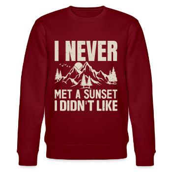 Camper Camping Crew Nature Love Campfire Camping - Stanley/Stella Unisex Bio-Sweatshirt CHANGER  - Burgunderrot - Vorne - Nik (191cm) & Marisol (170cm)