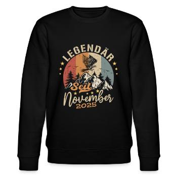 Legendär Seit November 2025 - 2025 - Stanley/Stella Unisex Bio-Sweatshirt CHANGER  - Schwarz - Vorne - Nik (191cm) & Marisol (170cm)