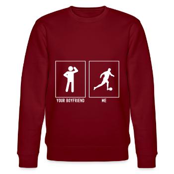 Dein Freund - Ich - Fußballer, der den Ball kickt - Stanley/Stella Unisex Bio-Sweatshirt CHANGER  - Burgunderrot - Vorne - Nik (191cm) & Marisol (170cm)