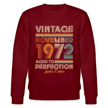 Vintage Aged To Perfection November 1972 - Stanley/Stella CHANGER Unisex Organic Sweatshirt - burgundy - Front - Nik (191cm) & Marisol (170cm)
