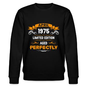 April 1976 Vintage Birthday Gift - Stanley/Stella CHANGER Unisex Organic Sweatshirt - black - Front - Nik (191cm) & Marisol (170cm)