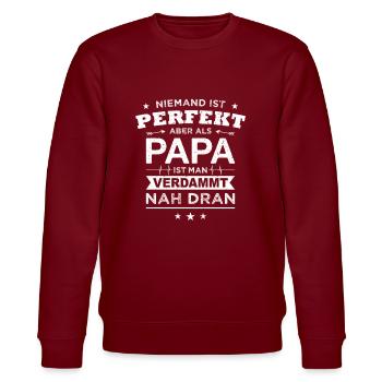Lustiger Papa Spruch Vater Geschenk Tochter Sohn - Stanley/Stella Unisex Bio-Sweatshirt CHANGER  - Burgunderrot - Vorne - Nik (191cm) & Marisol (170cm)