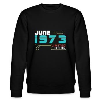 June 1973 - Geburtstag im Juni - Stanley/Stella Unisex Bio-Sweatshirt CHANGER  - Schwarz - Vorne - Nik (191cm) & Marisol (170cm)