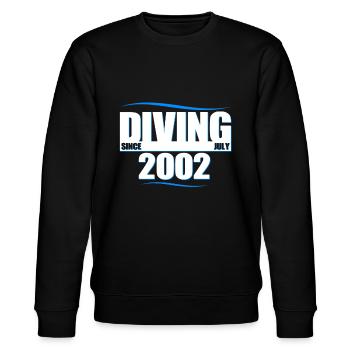 Taucher Geburtstag - Diving since July 2002 - Stanley/Stella Unisex Bio-Sweatshirt CHANGER  - Schwarz - Vorne - Nik (191cm) & Marisol (170cm)
