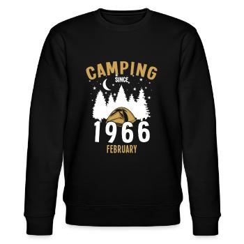 Geburtstag: Camping seit Februar 1966 Zelten - Stanley/Stella Unisex Bio-Sweatshirt CHANGER  - Schwarz - Vorne - Nik (191cm) & Marisol (170cm)