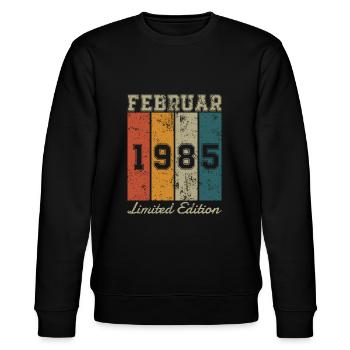 Geburtstag: Februar 1985 - Limited Edition Retro - Stanley/Stella Unisex Bio-Sweatshirt CHANGER  - Schwarz - Vorne - Nik (191cm) & Marisol (170cm)