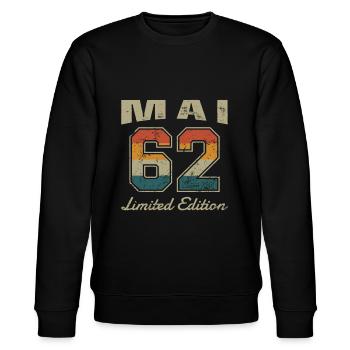 Geburtstag: Mai 1962 - Limited Edition Retro - Stanley/Stella Unisex Bio-Sweatshirt CHANGER  - Schwarz - Vorne - Nik (191cm) & Marisol (170cm)