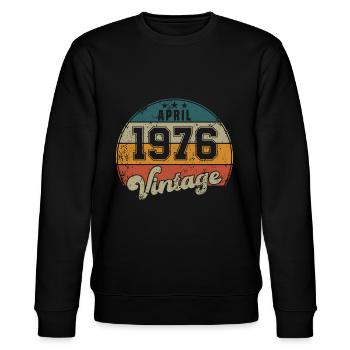 Vintage Geburtstag - April 1976 - Geschenkidee - Stanley/Stella Unisex Bio-Sweatshirt CHANGER  - Schwarz - Vorne - Nik (191cm) & Marisol (170cm)