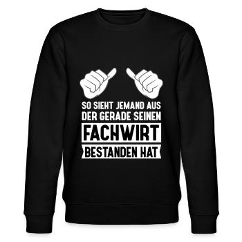 Fachwirt Prüfung bestanden - Stanley/Stella Unisex Bio-Sweatshirt CHANGER  - Schwarz - Vorne - Nik (191cm) & Marisol (170cm)