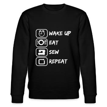 Wake up eat sew repeat nähen als Hobby - Stanley/Stella Unisex Bio-Sweatshirt CHANGER  - Schwarz - Vorne - Nik (191cm) & Marisol (170cm)