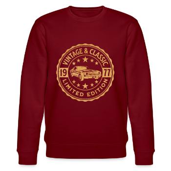 Oldtimer 1977 45 Jahre Jubiläum - Stanley/Stella Unisex Bio-Sweatshirt CHANGER  - Burgunderrot - Vorne - Nik (191cm) & Marisol (170cm)
