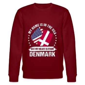 American Patriot Denmark Flag Danish Roots - Stanley/Stella Unisex Bio-Sweatshirt CHANGER  - Burgunderrot - Vorne - Nik (191cm) & Marisol (170cm)