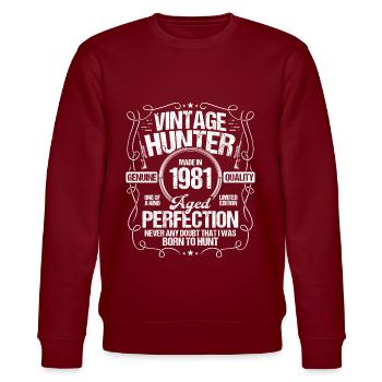 1981 Hunting for Boar Hunter Dog 1981 Year Born - Stanley/Stella Unisex Bio-Sweatshirt CHANGER  - Burgunderrot - Vorne - Nik (191cm) & Marisol (170cm)
