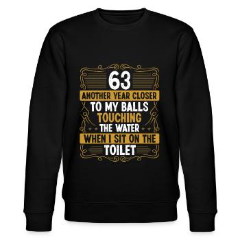 63 Year Old Funny Idea for Men Sarcasm Humor - Stanley/Stella Unisex Bio-Sweatshirt CHANGER  - Schwarz - Vorne - Nik (191cm) & Marisol (170cm)