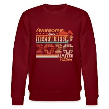 Retro Vintage Legendary Birthday December 2020 - Stanley/Stella CHANGER Unisex Organic Sweatshirt - burgundy - Front - Nik (191cm) & Marisol (170cm)