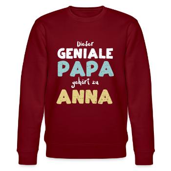 Dieser Geniale Papa Gehört Zu Anna - Stanley/Stella Unisex Bio-Sweatshirt CHANGER  - Burgunderrot - Vorne - Nik (191cm) & Marisol (170cm)