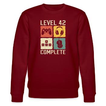 Stufe-42-Kompletter Gamer-Geschenk zum 42. Geburtstag - Stanley/Stella Unisex Bio-Sweatshirt CHANGER  - Burgunderrot - Vorne - Nik (191cm) & Marisol (170cm)
