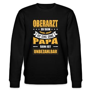 Oberarzt Zu Sein Eine Ehre Papa Sein Unbezahlbar - Stanley/Stella Unisex Bio-Sweatshirt CHANGER  - Schwarz - Vorne - Nik (191cm) & Marisol (170cm)
