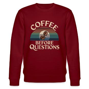 Coffee Before Questions 13 - Stanley/Stella Unisex Bio-Sweatshirt CHANGER  - Burgunderrot - Vorne - Nik (191cm) & Marisol (170cm)