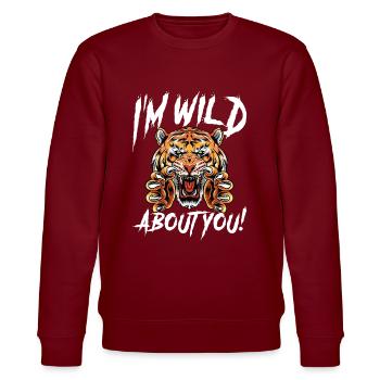I'm Wild About You Brüllender Tiger - Stanley/Stella Unisex Bio-Sweatshirt CHANGER  - Burgunderrot - Vorne - Nik (191cm) & Marisol (170cm)