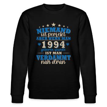 Niemand ist perfekt aber wenn man 1994 geboren ist - Stanley/Stella Unisex Bio-Sweatshirt CHANGER  - Schwarz - Vorne - Nik (191cm) & Marisol (170cm)