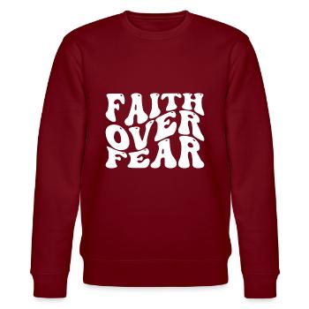Faith over Fear - Stanley/Stella Unisex Bio-Sweatshirt CHANGER  - Burgunderrot - Vorne - Nik (191cm) & Marisol (170cm)