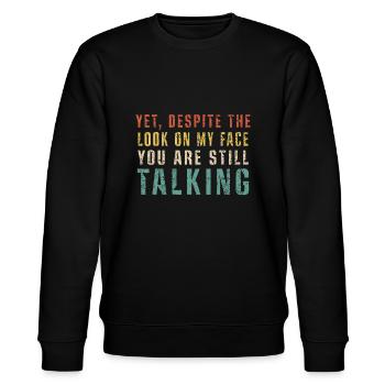 Doch trotz des Gesichtsausdrucks bist du immer noch Talki - Stanley/Stella Unisex Bio-Sweatshirt CHANGER  - Schwarz - Vorne - Nik (191cm) & Marisol (170cm)