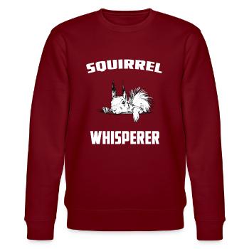 Squirrel Whisperer - Stanley/Stella Unisex Bio-Sweatshirt CHANGER  - Burgunderrot - Vorne - Nik (191cm) & Marisol (170cm)