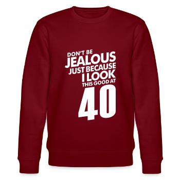 40 Jahre - Stanley/Stella Unisex Bio-Sweatshirt CHANGER  - Burgunderrot - Vorne - Nik (191cm) & Marisol (170cm)