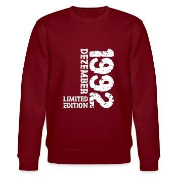 1992 Dezember Limited Edition 31. Geburtstag Deko - Stanley/Stella Unisex Bio-Sweatshirt CHANGER  - Burgunderrot - Vorne - Nik (191cm) & Marisol (170cm)