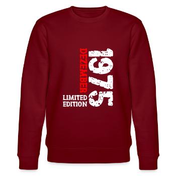 1975 Dezember Limited Edition 48. Geburtstag Deko - Stanley/Stella Unisex Bio-Sweatshirt CHANGER  - Burgunderrot - Vorne - Nik (191cm) & Marisol (170cm)