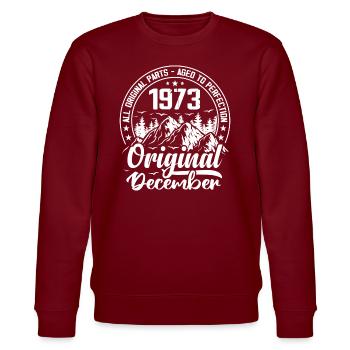 Dezember 1973 Original 51 Jahre altes Geburtstagsgeschenk - Stanley/Stella Unisex Bio-Sweatshirt CHANGER  - Burgunderrot - Vorne - Nik (191cm) & Marisol (170cm)