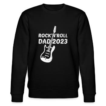 Rock'n'Roll Dad 2023 E-Gitarre zukünftiger Papa - Stanley/Stella Unisex Bio-Sweatshirt CHANGER  - Schwarz - Vorne - Nik (191cm) & Marisol (170cm)