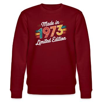 Made In 1973 Limited Edition - 52. Geburtstag - Stanley/Stella Unisex Bio-Sweatshirt CHANGER  - Burgunderrot - Vorne - Nik (191cm) & Marisol (170cm)