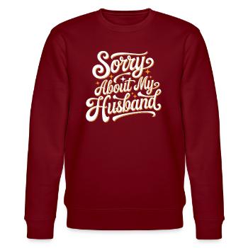 Sorry About My Husband 17 - Stanley/Stella Unisex Bio-Sweatshirt CHANGER  - Burgunderrot - Vorne - Nik (191cm) & Marisol (170cm)