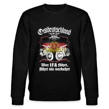 Ostmoped DDR Wer IFA fährt, fährt nie verkehrt VEB - Stanley/Stella Unisex Bio-Sweatshirt CHANGER  - Schwarz - Vorne - Nik (191cm) & Marisol (170cm)