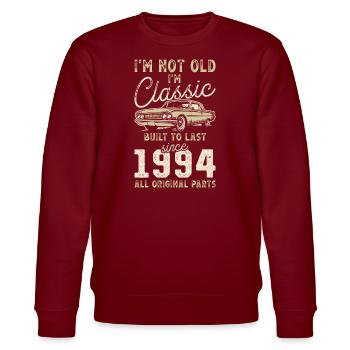 Geboren 1994 Geburtstag Oldtimer - Stanley/Stella Unisex Bio-Sweatshirt CHANGER  - Burgunderrot - Vorne - Nik (191cm) & Marisol (170cm)