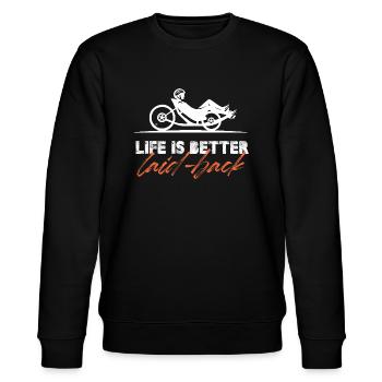 Life Is Better Laid-Back Recumbent Cycling Trike - Stanley/Stella Unisex Bio-Sweatshirt CHANGER  - Schwarz - Vorne - Nik (191cm) & Marisol (170cm)