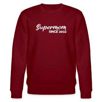 Supermom since 2022 - Stanley/Stella Unisex Bio-Sweatshirt CHANGER  - Burgunderrot - Vorne - Nik (191cm) & Marisol (170cm)