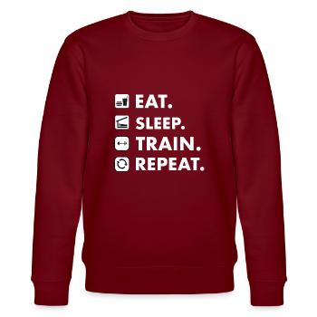 Eat. Sleep. Train. Repeat. - Stanley/Stella Unisex Bio-Sweatshirt CHANGER  - Burgunderrot - Vorne - Nik (191cm) & Marisol (170cm)