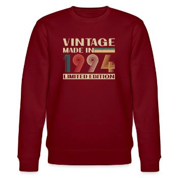 Vinatge 1994 Geburtstagsgeschenk - Stanley/Stella Unisex Bio-Sweatshirt CHANGER  - Burgunderrot - Vorne - Nik (191cm) & Marisol (170cm)