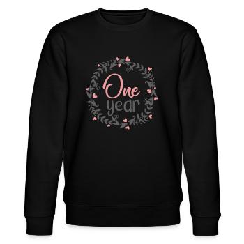 ONE YEAR MILESTONES HEART - Stanley/Stella Unisex Bio-Sweatshirt CHANGER  - Schwarz - Vorne - Nik (191cm) & Marisol (170cm)
