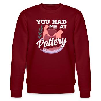 Lustiges Töpfer Töpfern Geschenk Geschenkidee - Stanley/Stella Unisex Bio-Sweatshirt CHANGER  - Burgunderrot - Vorne - Nik (191cm) & Marisol (170cm)